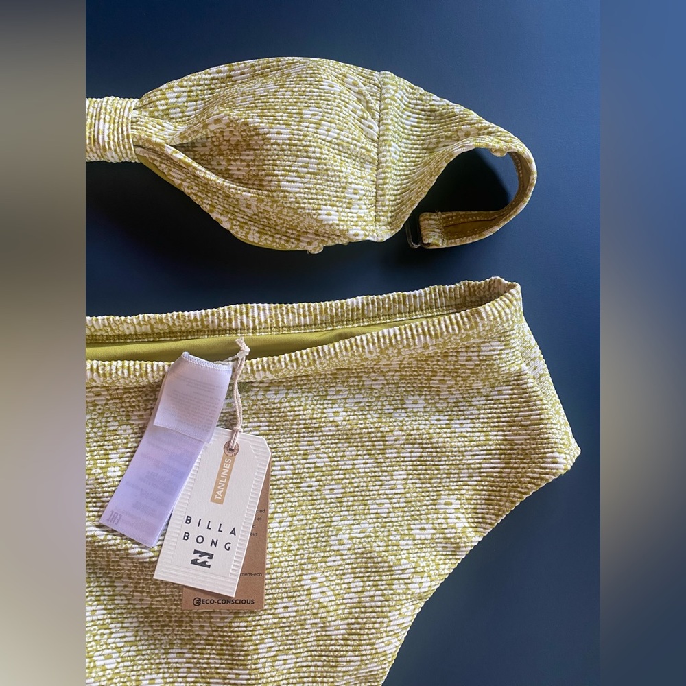 Billabong - NWT 2 piece - Picture 1 of 3